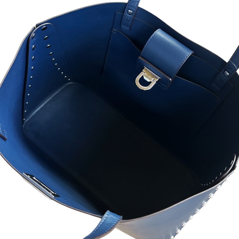Michael Kors Manhattan Large Leather Tote Studded MK Logo Bag Navy Leather - Picture 4 of 4
